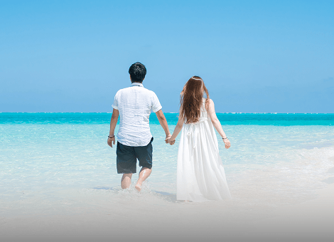 ドレスのまま海に入っちゃえ！！